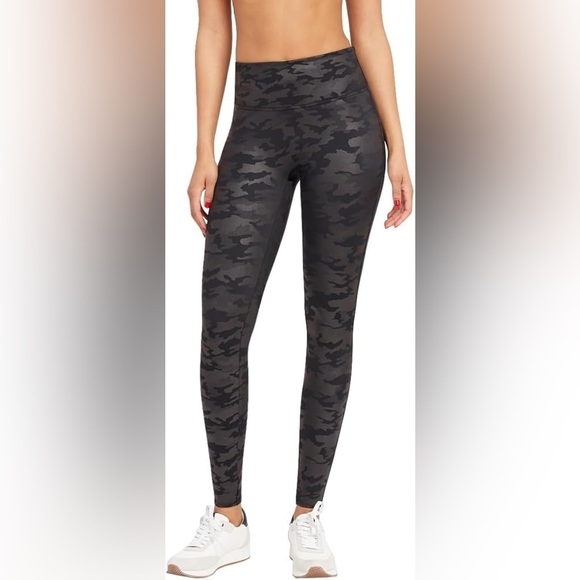 SPANX Pants - SPANX Faux‎ Leather Camo Leggings Matte Black Camo Size Large